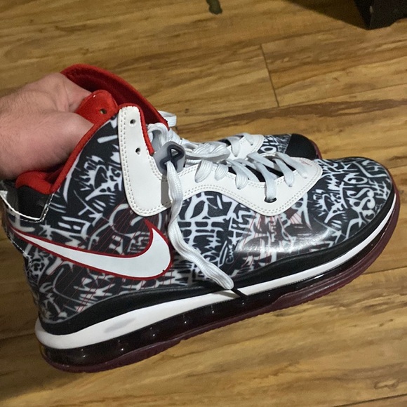 Lebron Grafitti - Picture 1 of 3